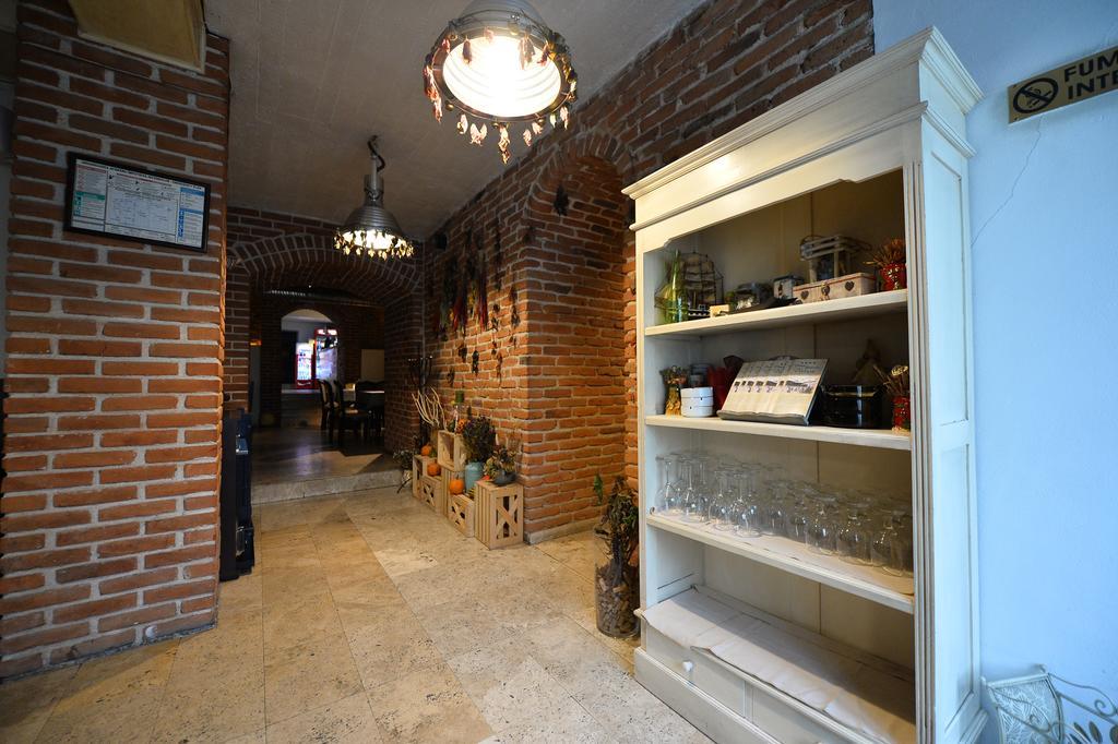 Pensiunea Antique Târgu Jiu エクステリア 写真